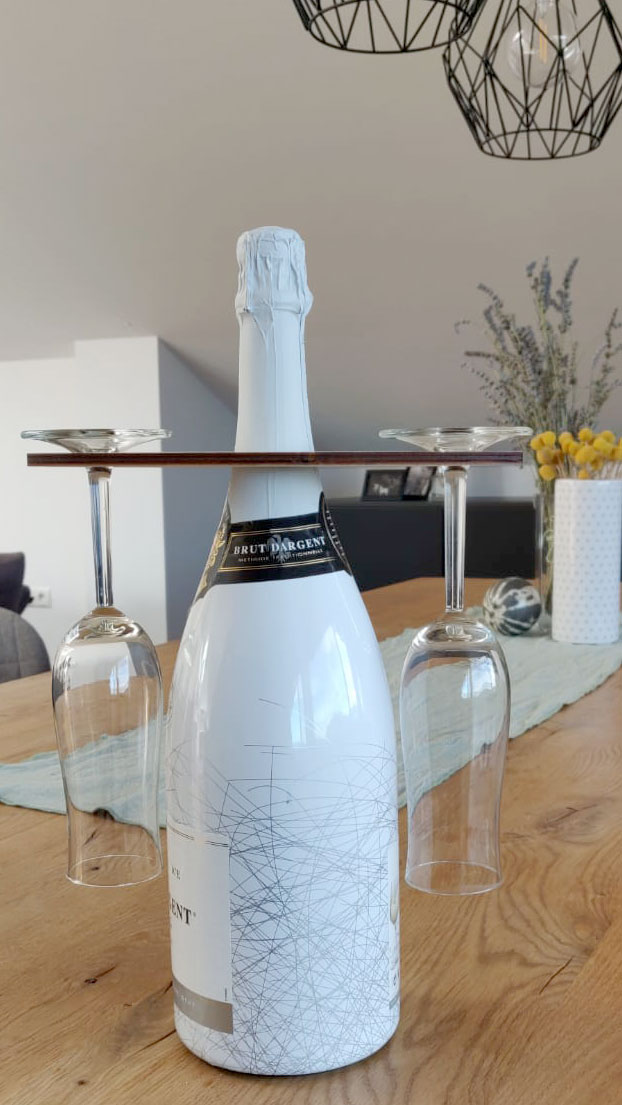 Personalisierbares Geschenk Wein- & Sektglashalter für bis zu 6 Gläser von Ranak Formschnitt